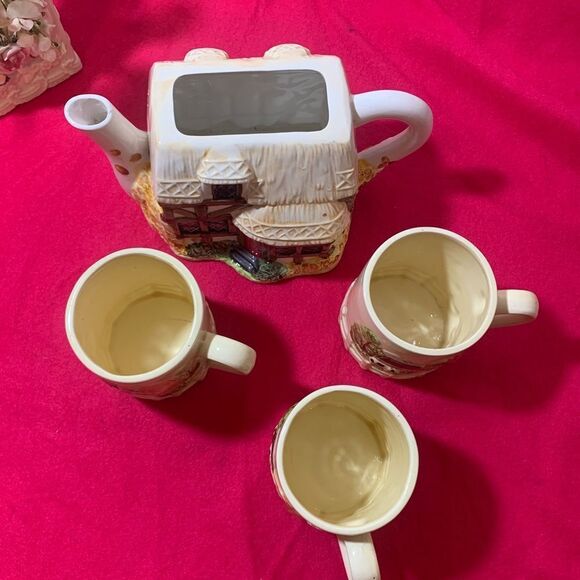 Annie Rowe Teapot -Autumn Cottage-Village with Mugs Set - Picture 13 of 16